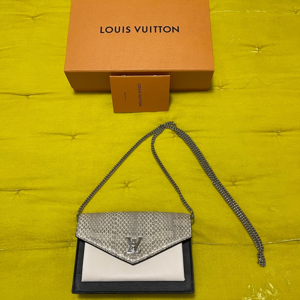 100% authentic Louis Vuitton cross body